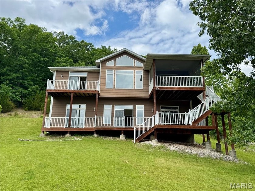 It's time to take a look at this one!!! Luxury lakefront living - photo 2