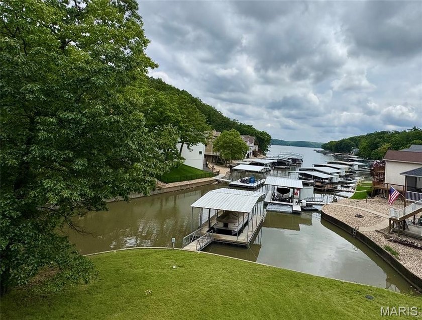 It's time to take a look at this one!!! Luxury lakefront living - photo 4