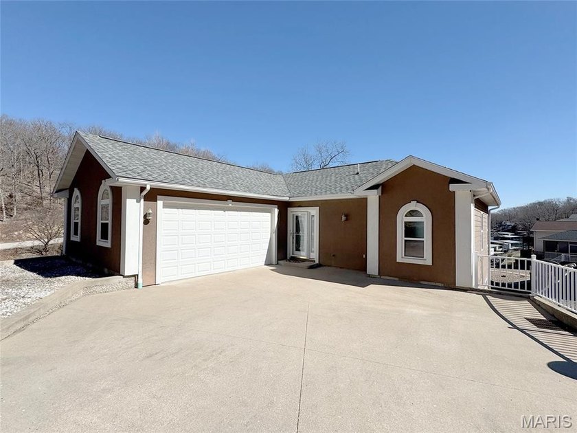 It's time to take a look at this one!!! Luxury lakefront living - photo 6