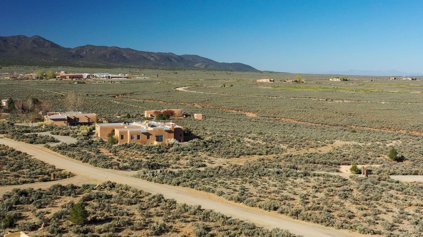 Welcome to Vista Linda Subdivision, where wide open spaces are - photo 8