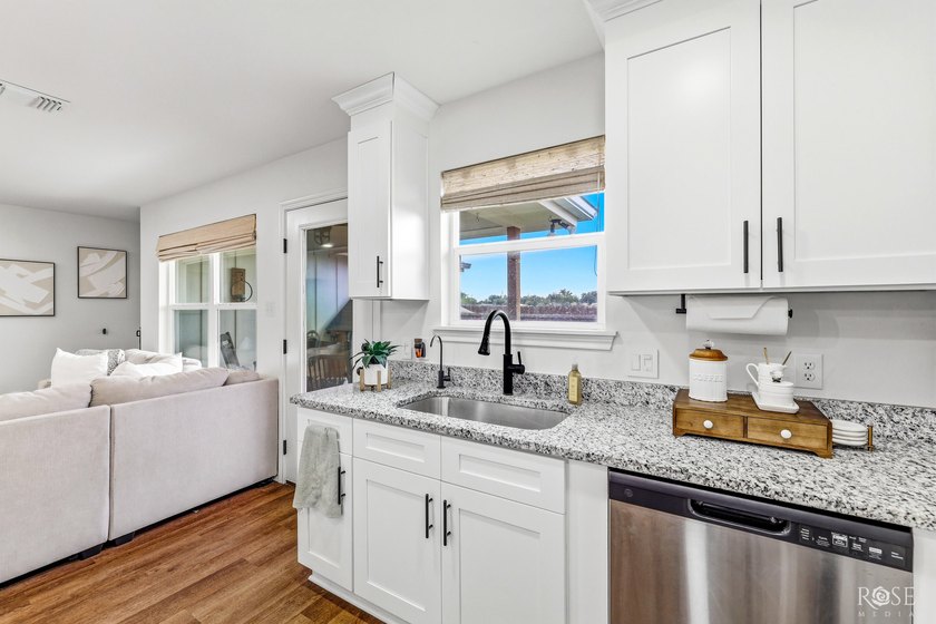 Welcome home to this beautifully 2023 maintained one-owner - photo 11