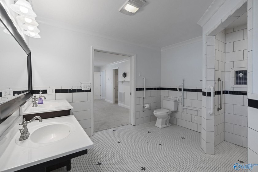 Welcome home to one of Blossomwood's favorite neighborhoods! - photo 15