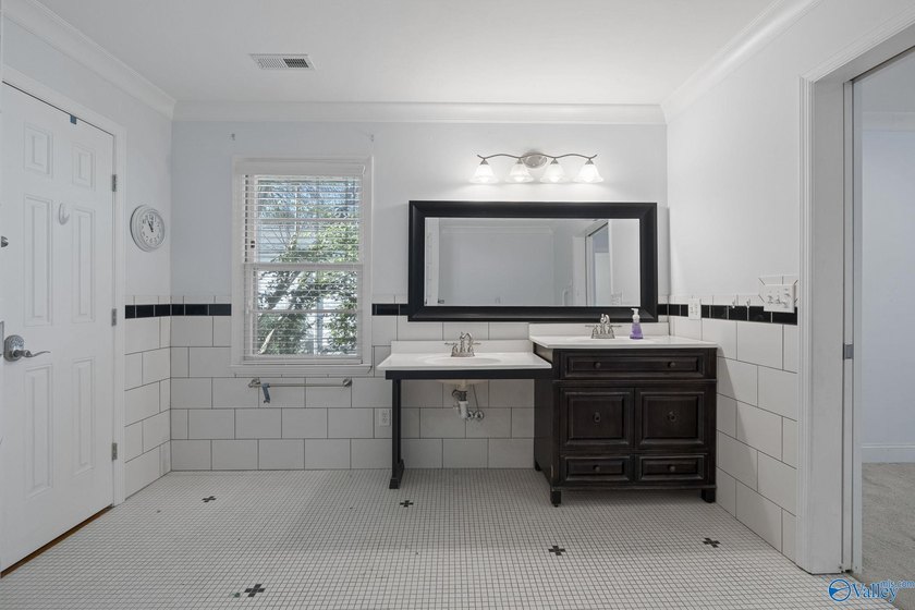 Welcome home to one of Blossomwood's favorite neighborhoods! - photo 16