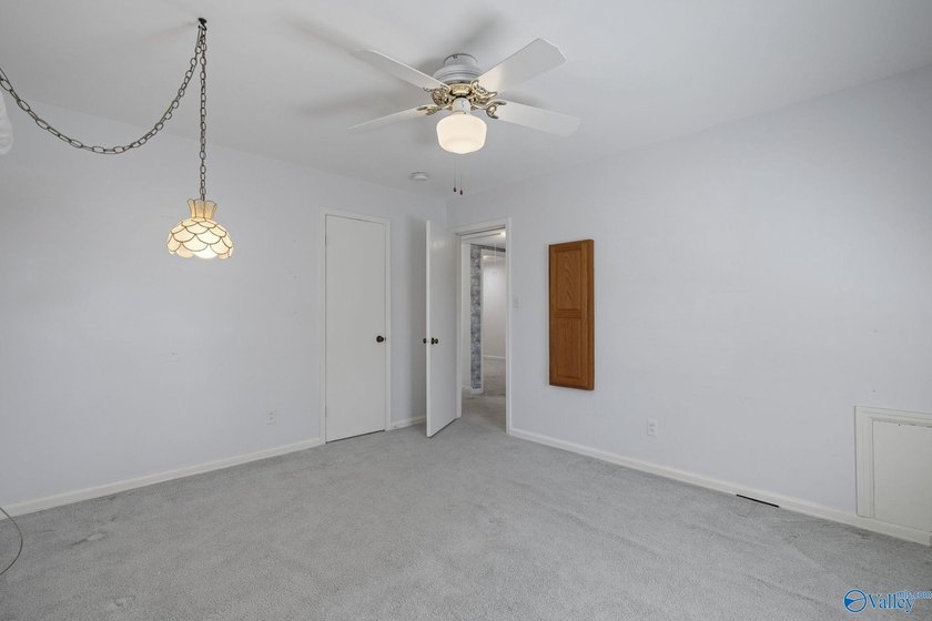 Welcome home to one of Blossomwood's favorite neighborhoods! - photo 18