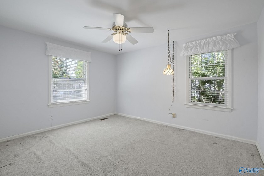 Welcome home to one of Blossomwood's favorite neighborhoods! - photo 19