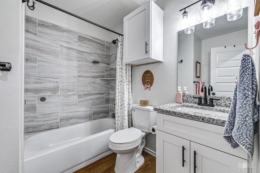 Welcome home to this beautifully 2023 maintained one-owner - photo 22
