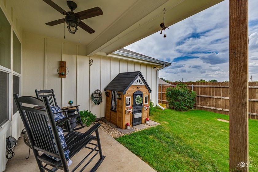 Welcome home to this beautifully 2023 maintained one-owner - photo 24