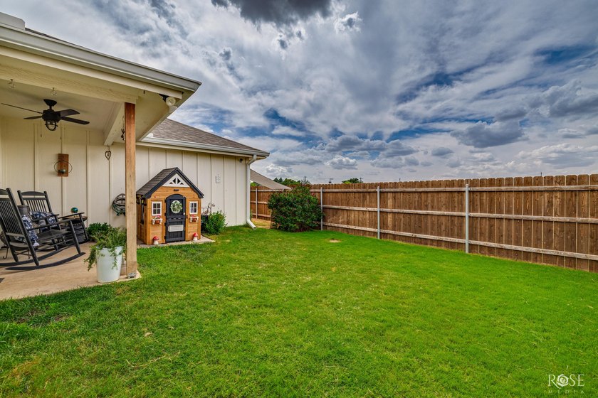 Welcome home to this beautifully 2023 maintained one-owner - photo 26