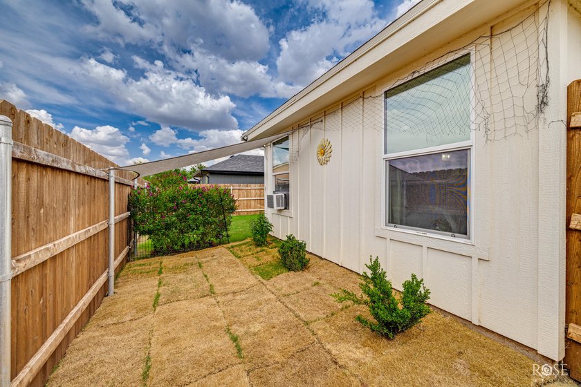Welcome home to this beautifully 2023 maintained one-owner - photo 28