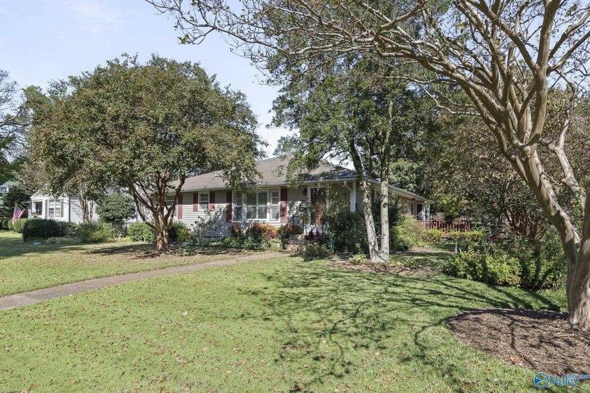 Welcome home to one of Blossomwood's favorite neighborhoods! - photo 32