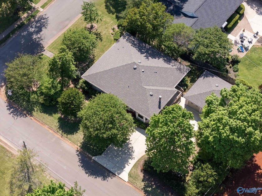 Welcome home to one of Blossomwood's favorite neighborhoods! - photo 35