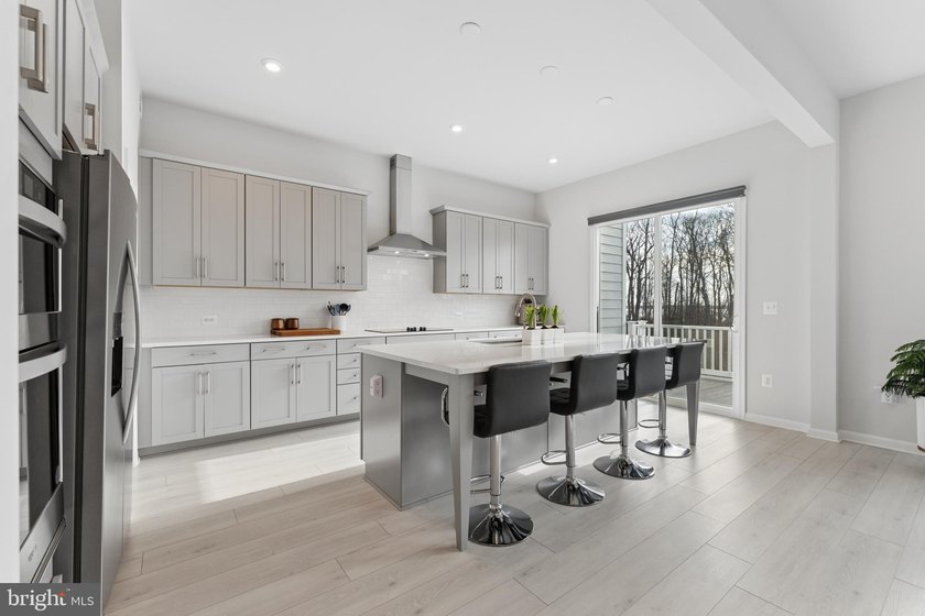 Nearly 3200 SF across 3 spacious levels! Now at a NEW PRICE! - photo 9