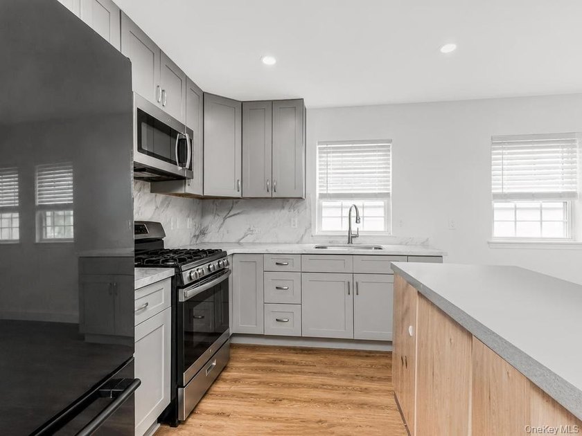Rare 2-family semi-detached home located in the desirable - photo 6