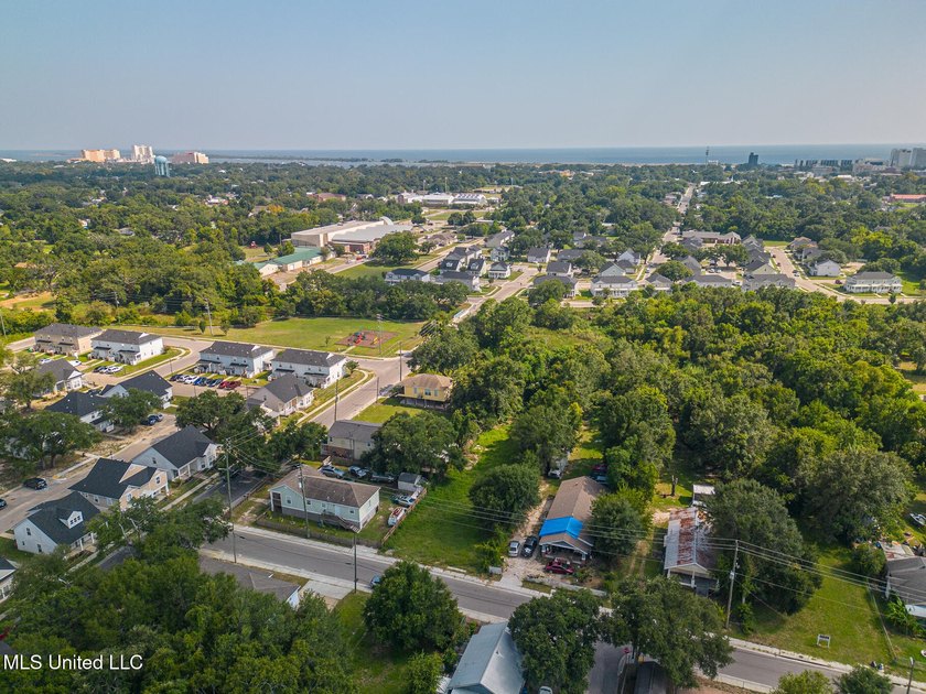 Nice size long lot near Downtown Biloxi. Just a few minutes to - photo 6