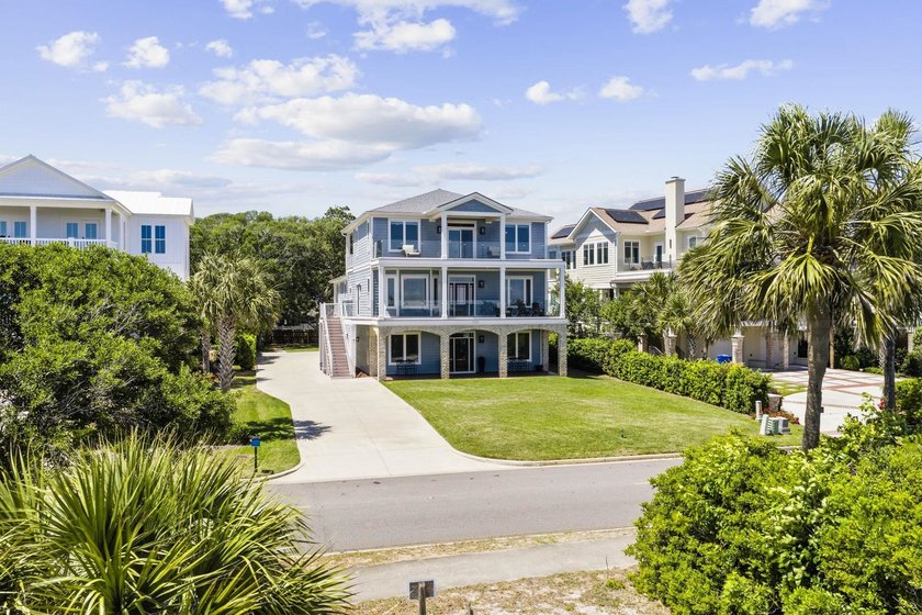 Five-bedroom, three-and-a-half-bathroom oceanfront estate with - photo 4
