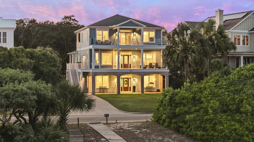 Five-bedroom, three-and-a-half-bathroom oceanfront estate with - photo 7