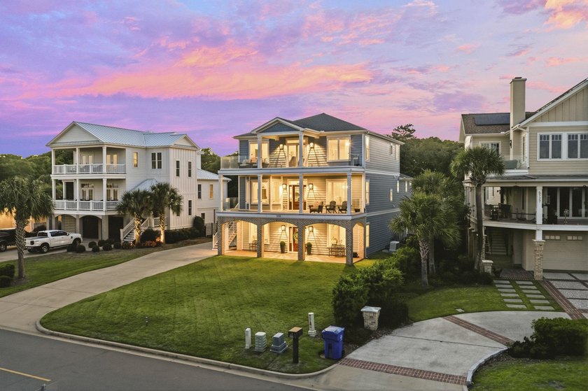 Five-bedroom, three-and-a-half-bathroom oceanfront estate with - photo 8