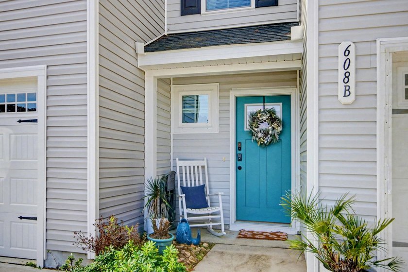 Welcome to your next home or investment opportunity! This - photo 2