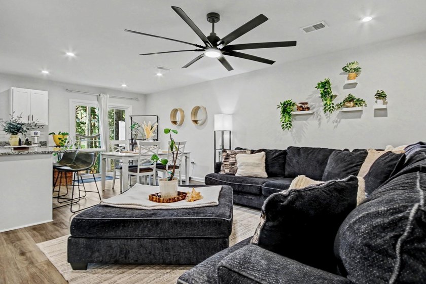 Welcome to your next home or investment opportunity! This - photo 6