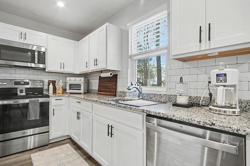 Welcome to your next home or investment opportunity! This - photo 9