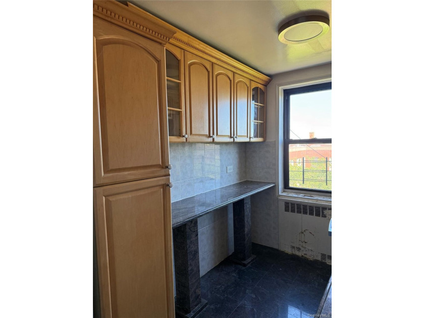 Welcome to this bright and spacious 2-bedroom, 1-bathroom co-op - photo 6