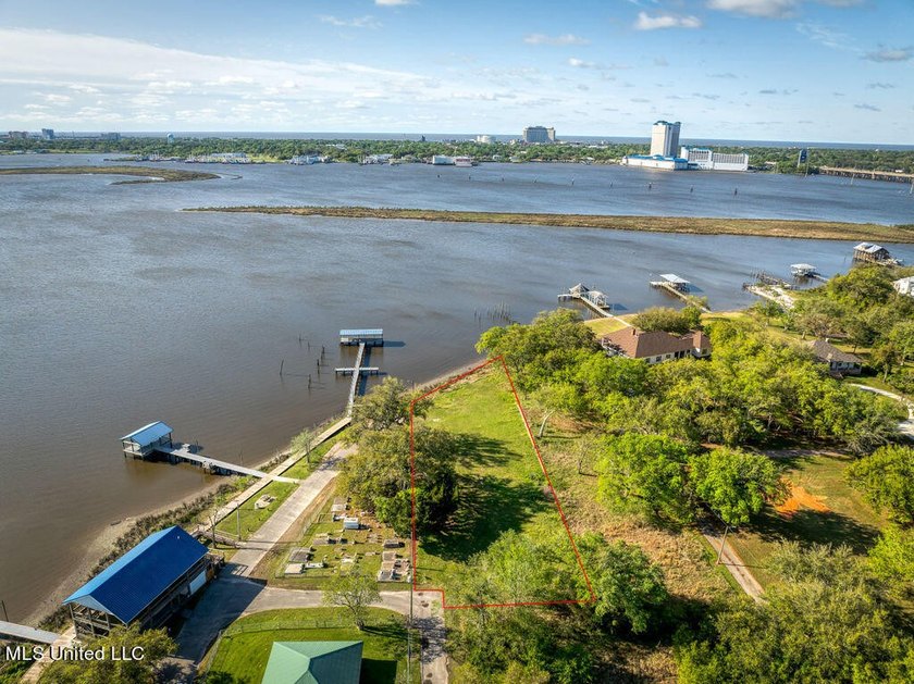 Exceptional Waterfront Lot with Unmatched Amenities! Discover a - photo 2