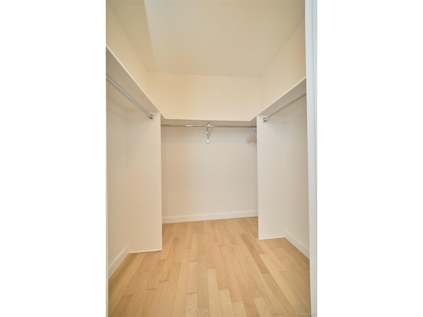 Investor friendly unit Only currently tenant occupied. Welcome - photo 4