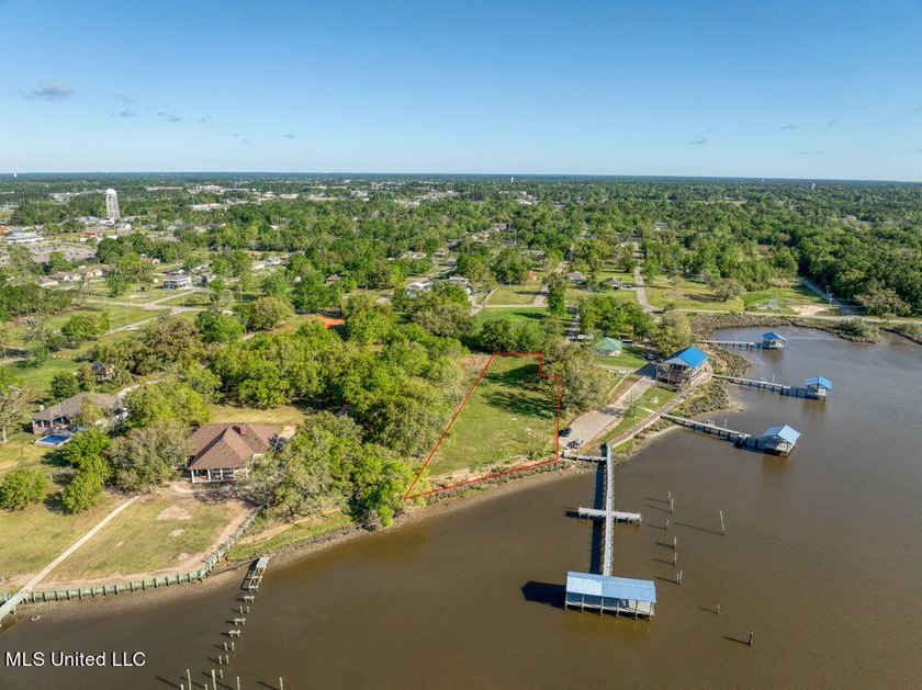 Exceptional Waterfront Lot with Unmatched Amenities! Discover a - photo 5