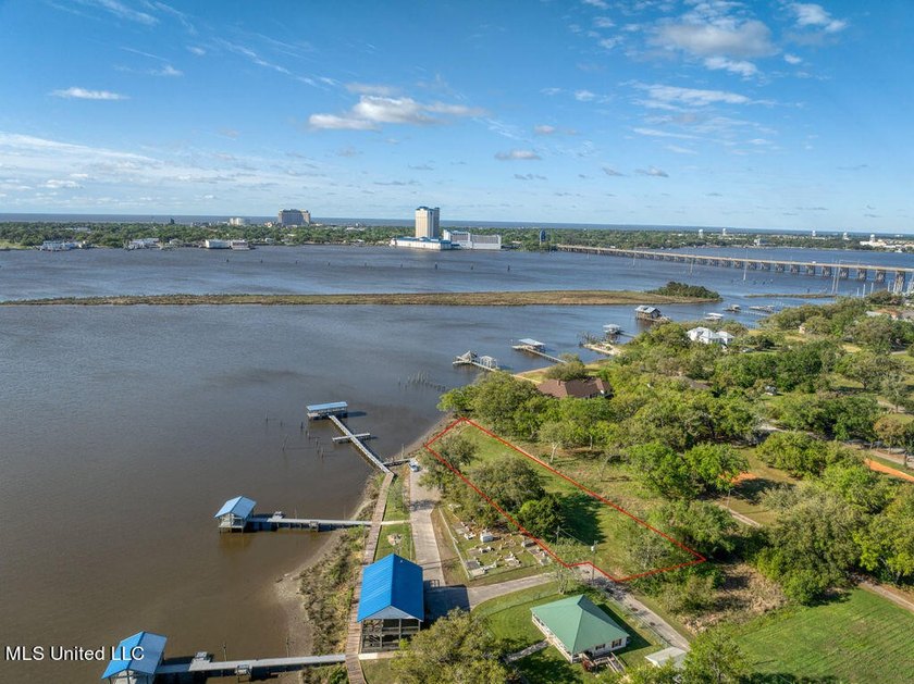 Exceptional Waterfront Lot with Unmatched Amenities! Discover a - photo 8