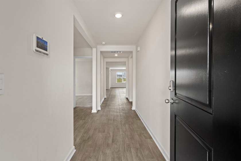 Welcome to this beautifully maintained 3-bedroom, 2-bath home in - photo 4