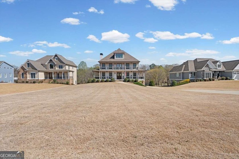 Experience the perfect harmony of grandeur and grace in this - photo 5