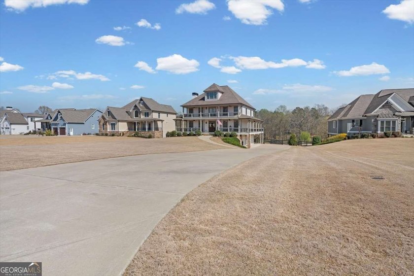 Experience the perfect harmony of grandeur and grace in this - photo 6