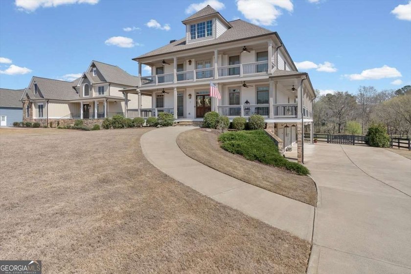 Experience the perfect harmony of grandeur and grace in this - photo 7