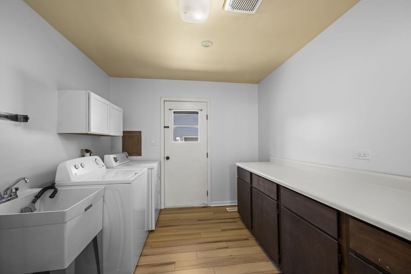 Step into this easy living U shaped ranch in truly one of the - photo 12
