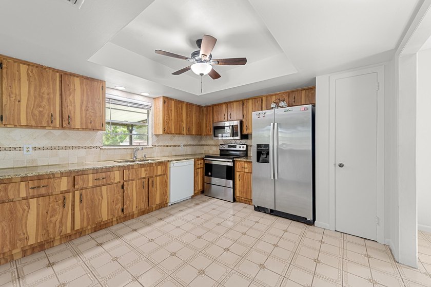 Welcome home to this beautifully cared-for 3-bedroom, 2-bath - photo 13