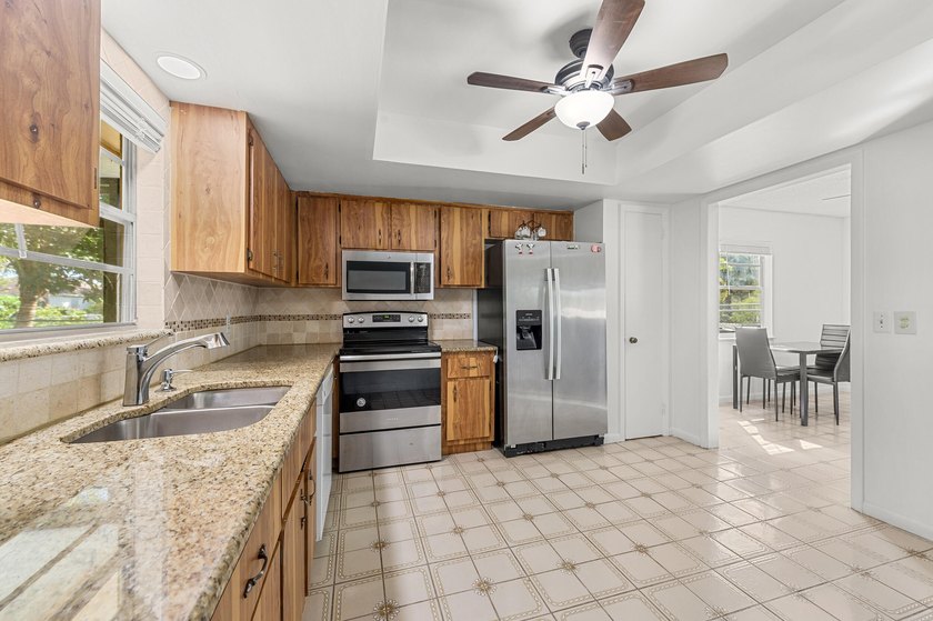 Welcome home to this beautifully cared-for 3-bedroom, 2-bath - photo 14