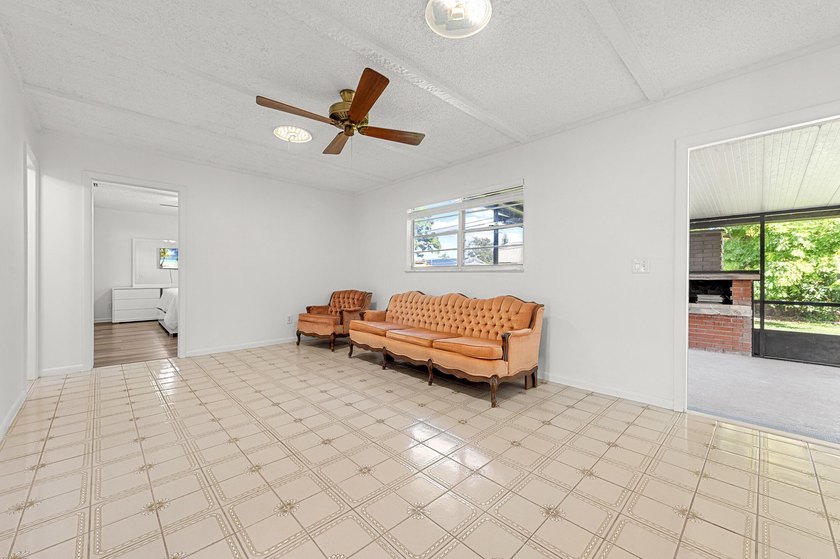 Welcome home to this beautifully cared-for 3-bedroom, 2-bath - photo 18
