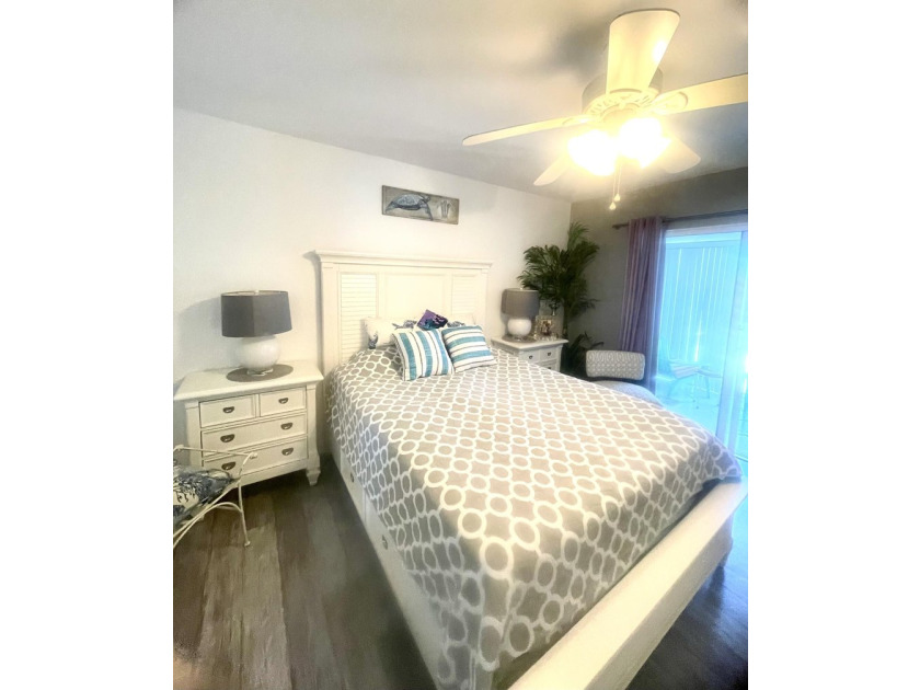 Beautiful and cozy 1-bedroom, 1-bath condo on Hutchinson Island - photo 22