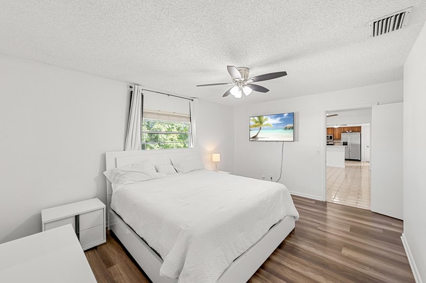 Welcome home to this beautifully cared-for 3-bedroom, 2-bath - photo 28