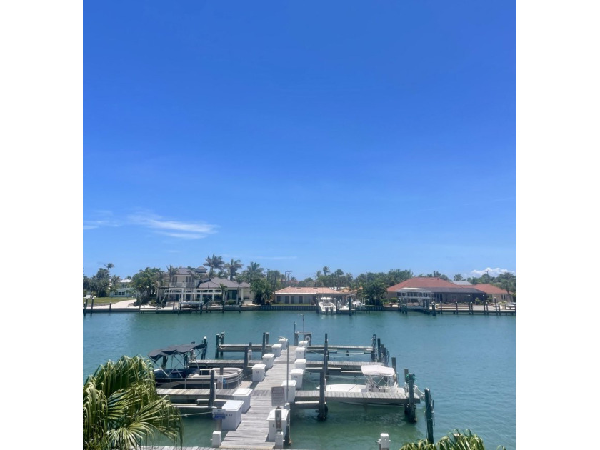Beautiful and cozy 1-bedroom, 1-bath condo on Hutchinson Island - photo 39