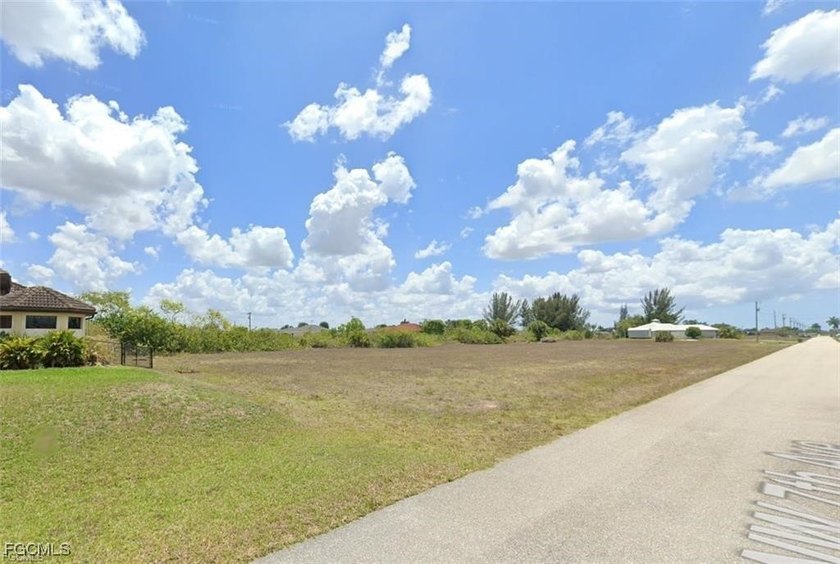 Fresh Water canal vacant lot 120 linear canal frontage with - photo 4