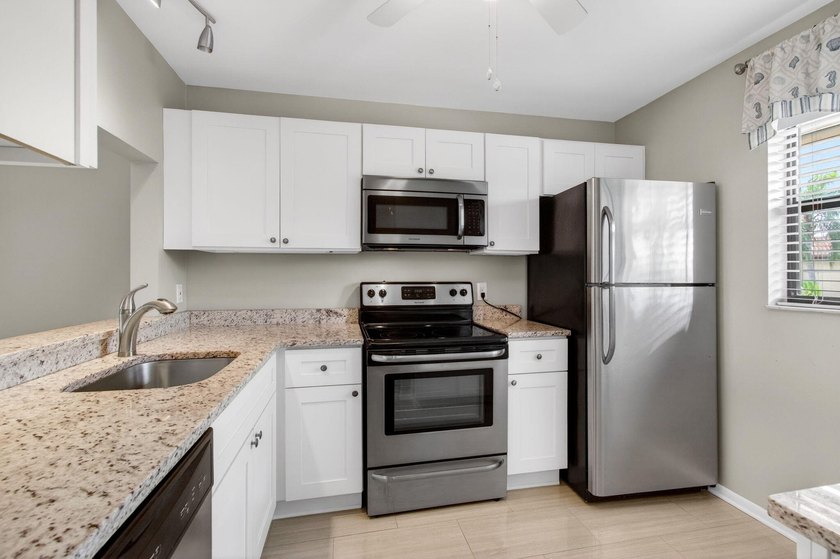Welcome to one of the most desirable 55+ communities in Lucerne - photo 2