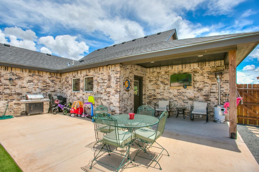 Check out this extraordinary 4 bed 3 bath home close to - photo 38
