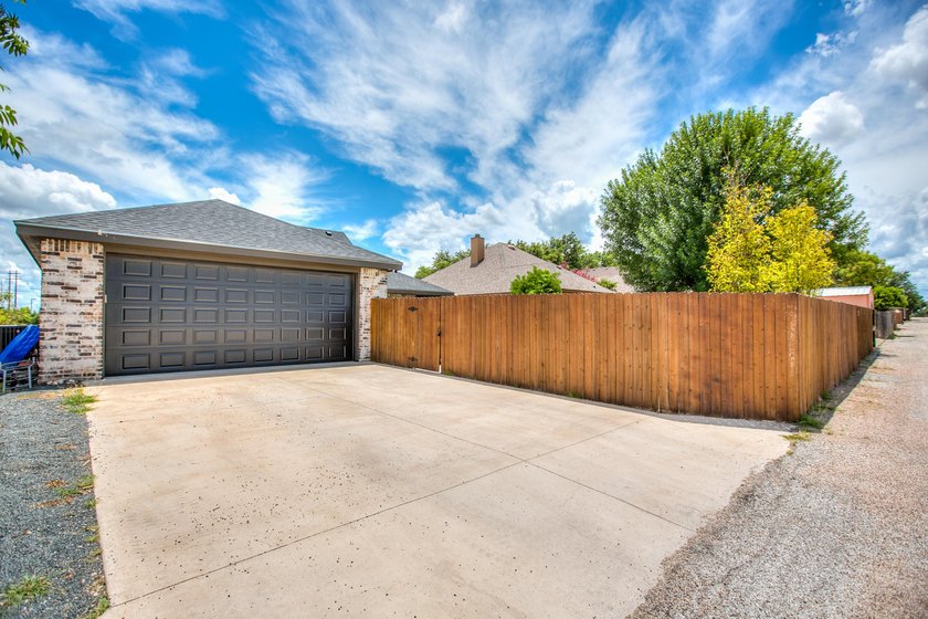Check out this extraordinary 4 bed 3 bath home close to - photo 41