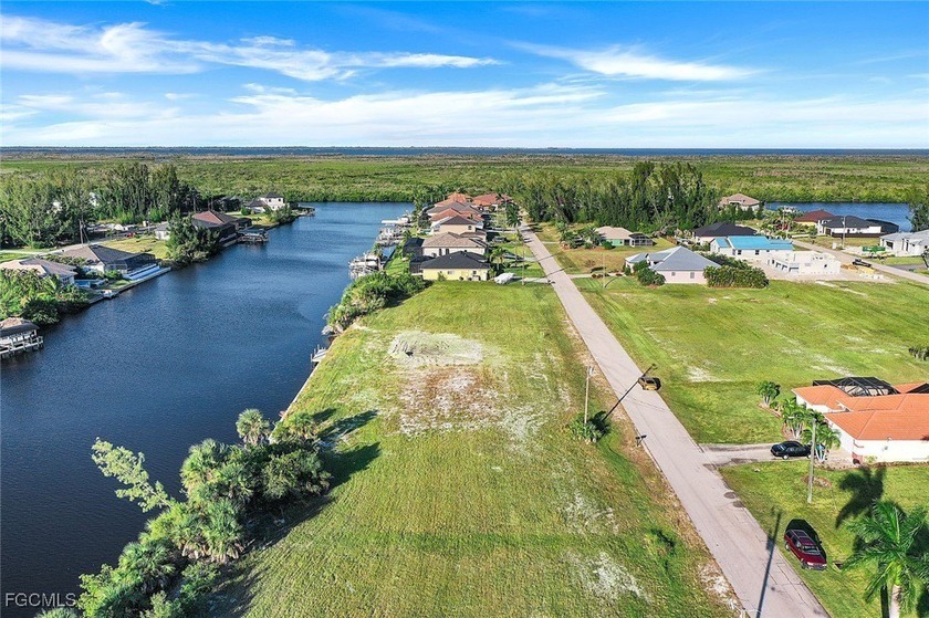SOUTHERN EXPOSURE! 200' WIDE *KING* CANAL! UNRESTRICTED BOATING - photo 2
