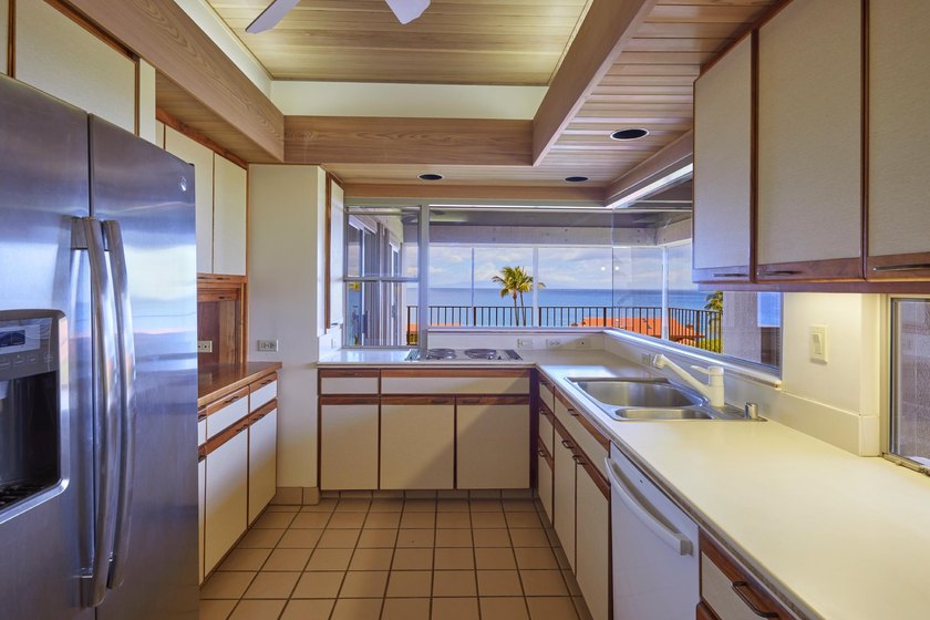 OUTSTANDING VALUE for one of Wailea Point's most FABULOUS VIEW - photo 12