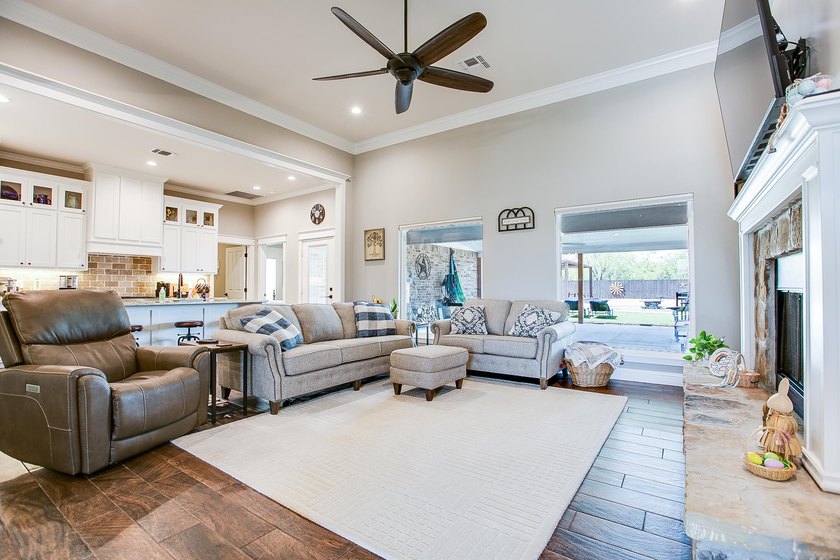 Welcome to your new home! This beautifully maintained 3 bed 2 - photo 12
