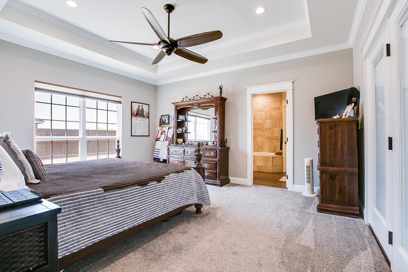 Welcome to your new home! This beautifully maintained 3 bed 2 - photo 17