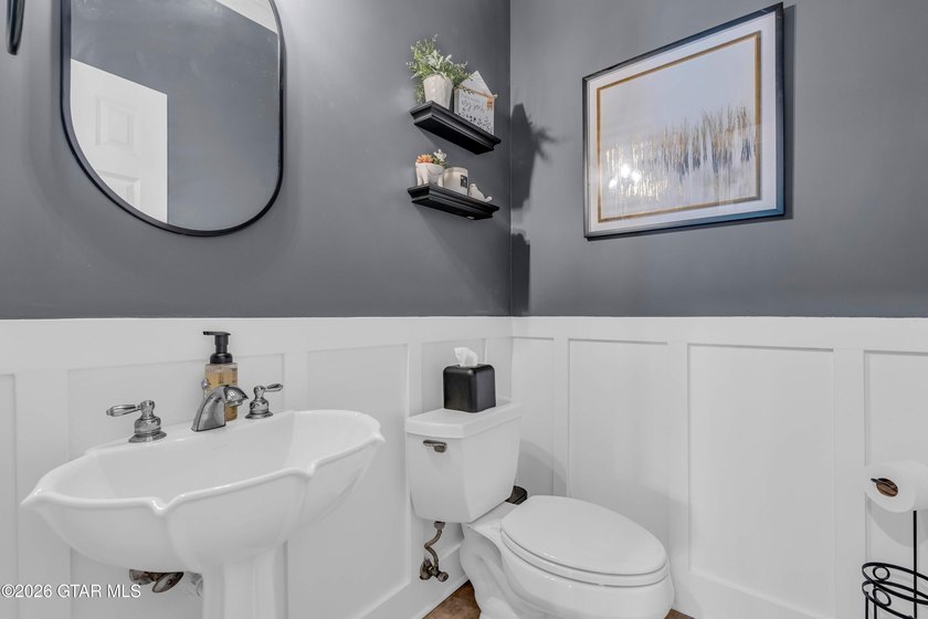Nestled on approximately 1.5 beautifully landscaped acres in the - photo 20