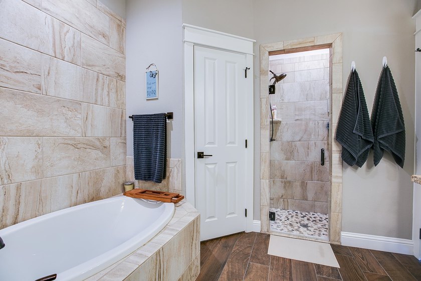 Welcome to your new home! This beautifully maintained 3 bed 2 - photo 20